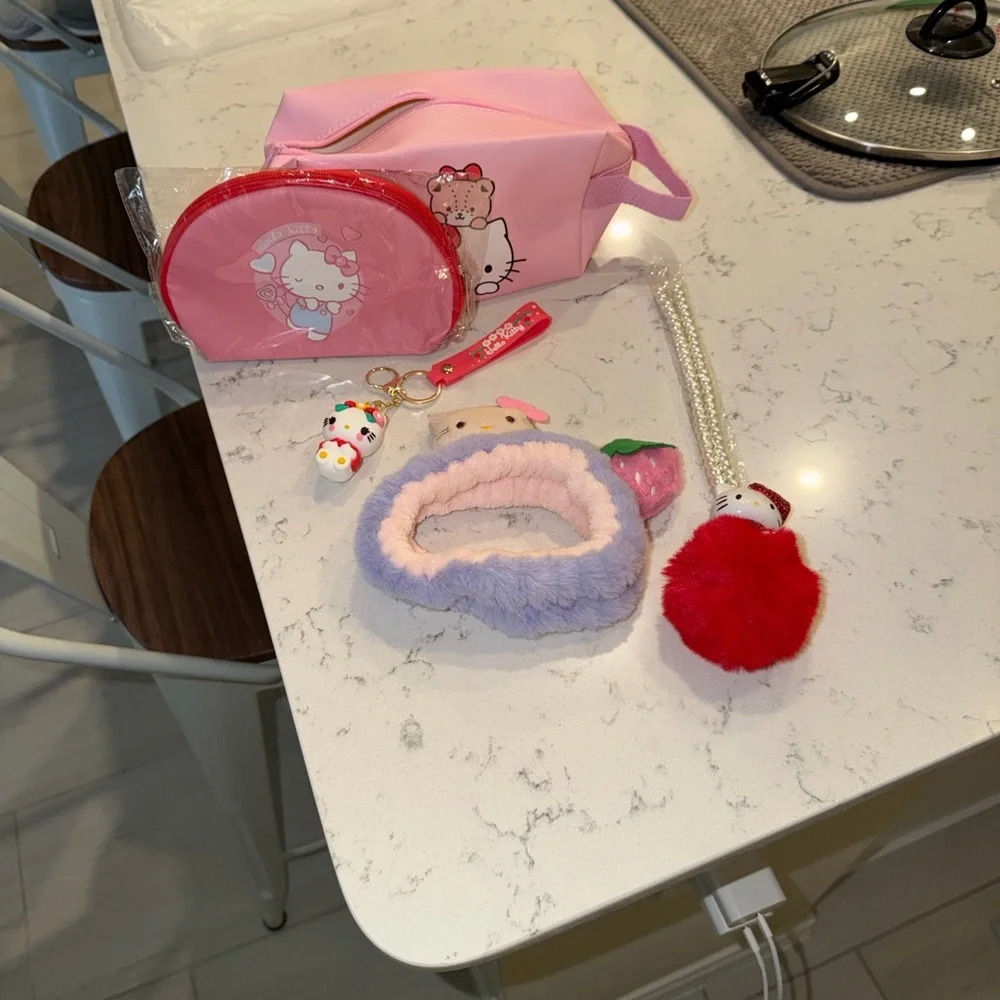 Hello kitty bundle - Picture 10 of 11